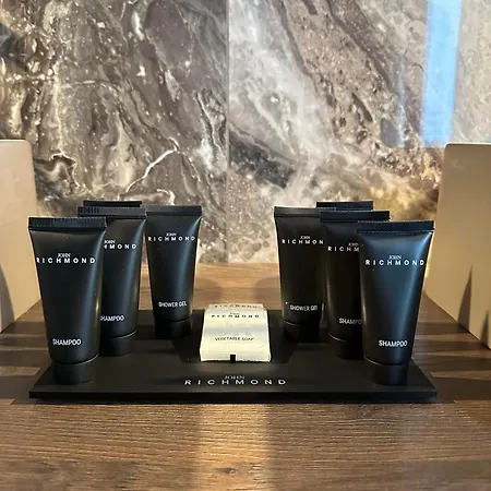Luci Su Cavour Couette-café 4*