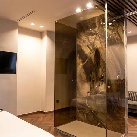Luci Su Cavour Couette-café 4*
