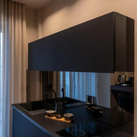Luci Su Cavour 4* باري