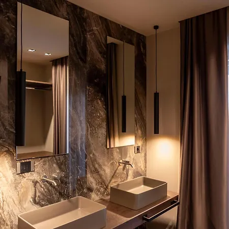 Luci Su Cavour 4* باري