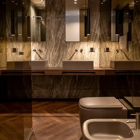 فندق مبيت وإفطار Luci Su Cavour 4*